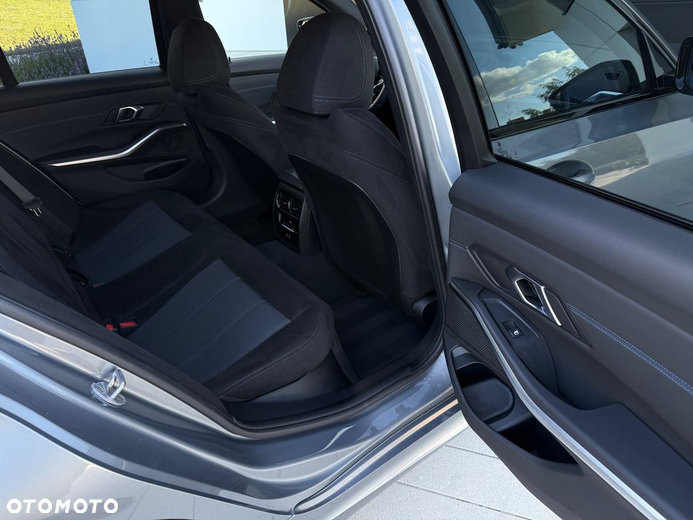 BMW Seria 3 330i xDrive M Sport sport - 32