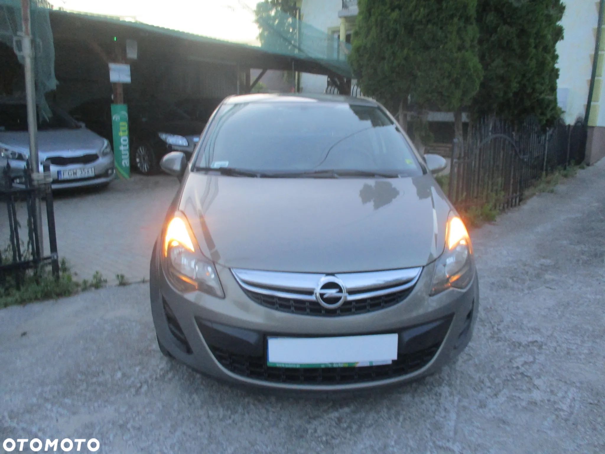 Opel Corsa 1.2 16V Edition / Active - 1