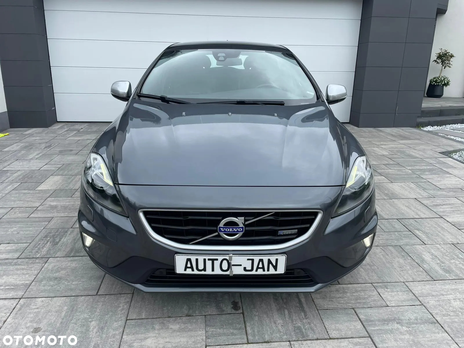 Volvo V40 D2 R-Design - 29