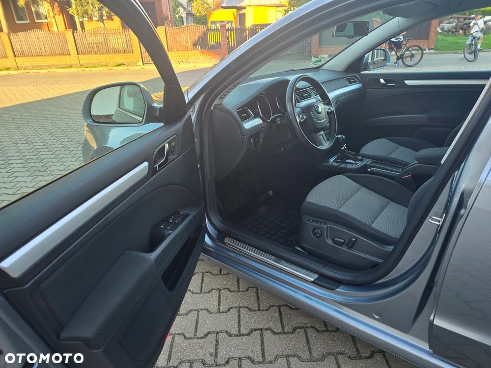 Skoda Superb 2.0 TDI Elegance DSG - 11