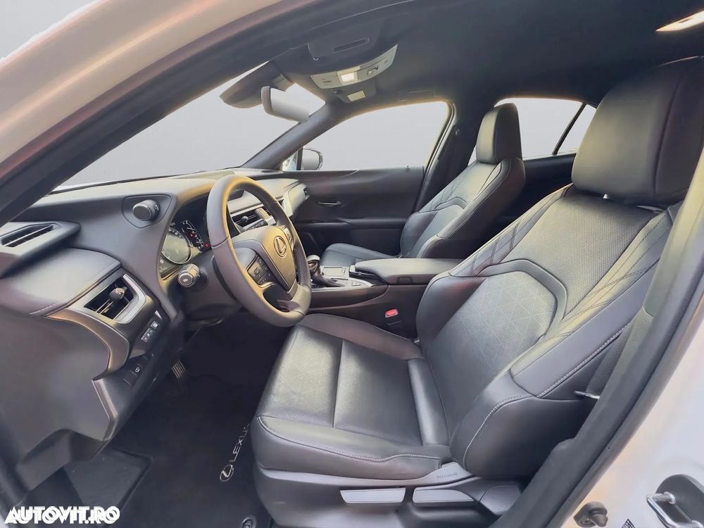 Lexus UX 250h Executive Line - 11