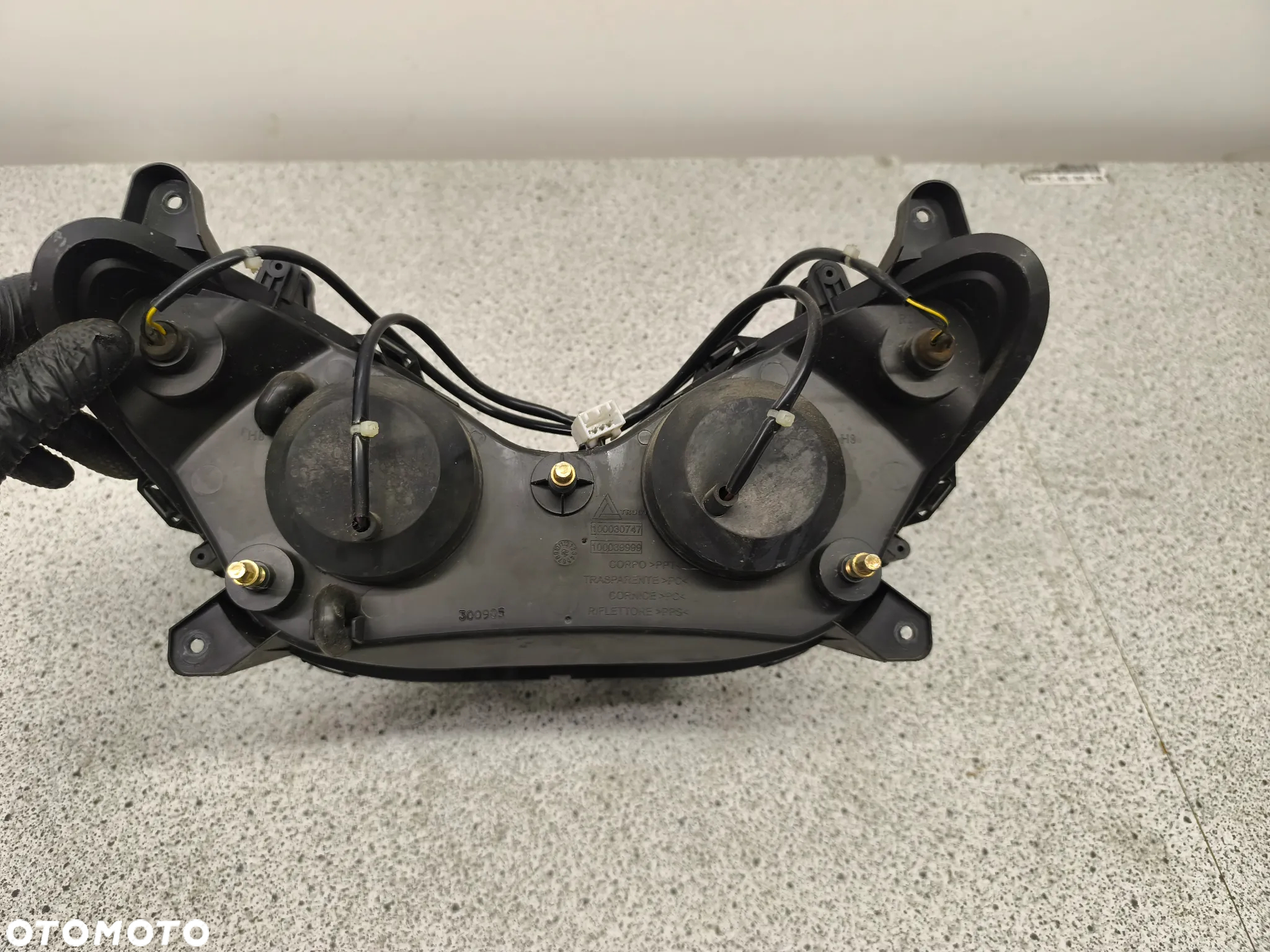 Lampa przód, przednia, reflektor Piaggio NRG - 19
