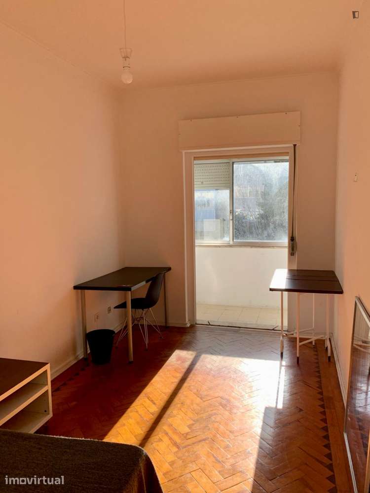 Quarto - localizado em Benfica Lisbon - Grande imagem: 2/13