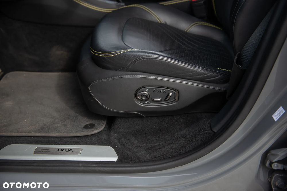 Aston Martin DBX - 20