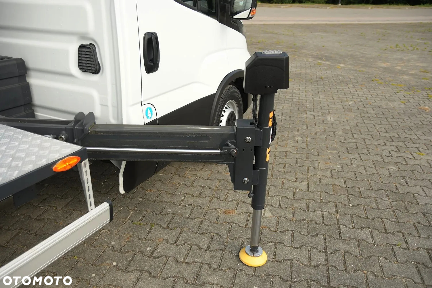 Iveco DAILY 35-140 * ZWYŻKA KLUBB * KT 20 * 4 tyś km! Pojazd Specjalistyczny ! - 36