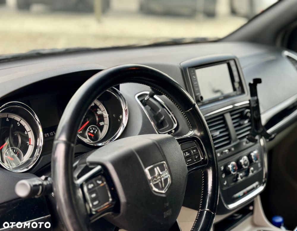 Dodge Grand Caravan - 9