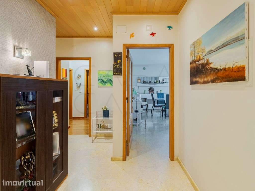 Condomino Fechado - Apartamento T4 Parqueamento e arrecadação - Grande imagem: 4/32
