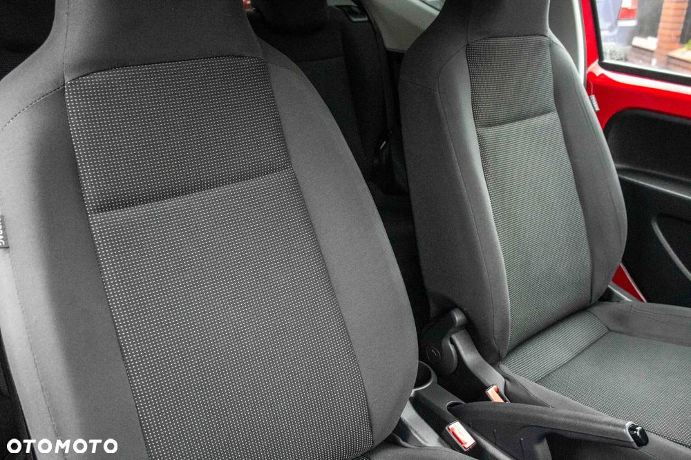 Volkswagen up! 1.0 street EU6 - 16