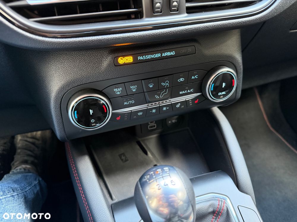 Ford Kuga 1.5 EcoBoost FWD ST-Line X - 37