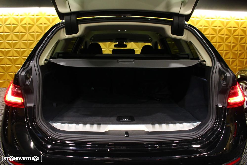 BMW 330 e Touring Line Sport Auto - 26