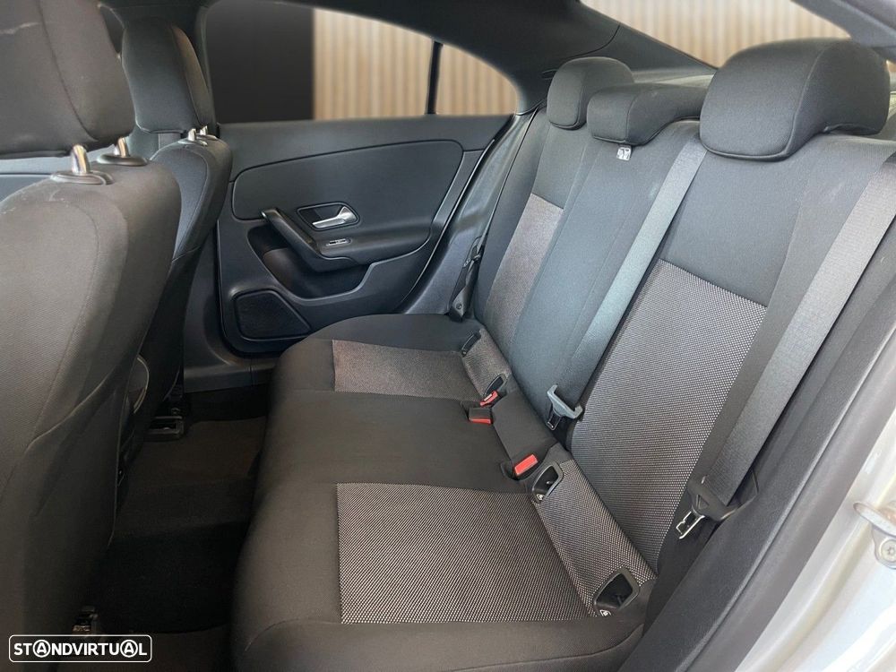 Mercedes-Benz CLA 180 d - 11