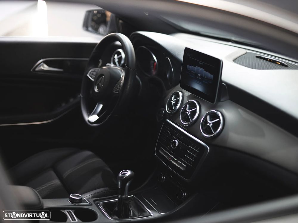 Mercedes-Benz CLA 180 d Urban - 14