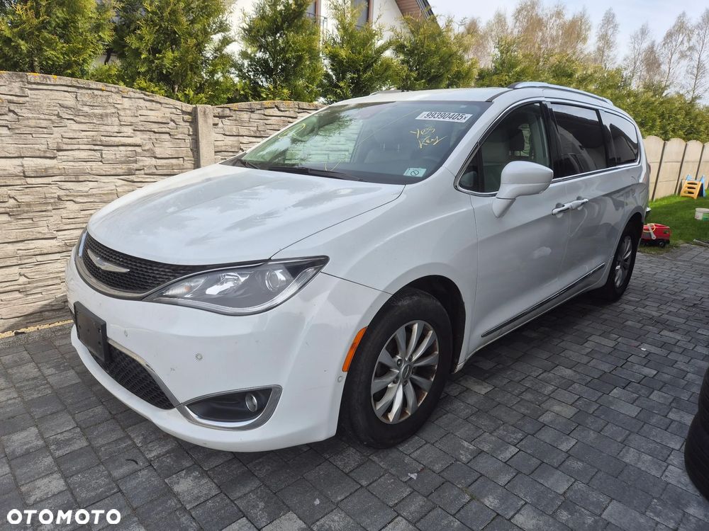 Chrysler Pacifica - 1