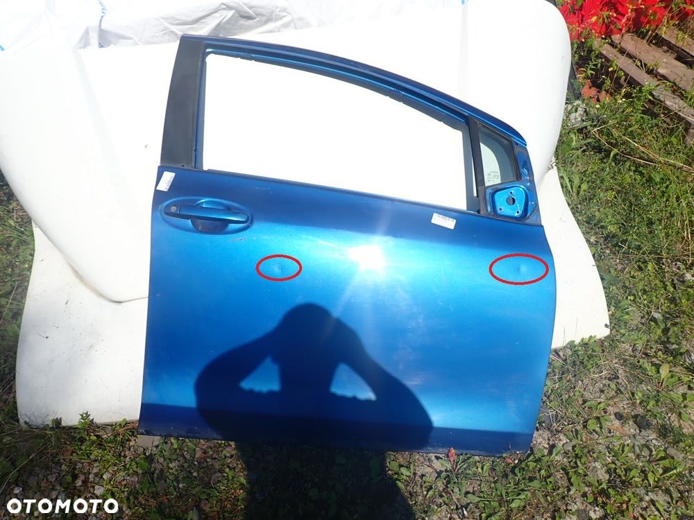 DRZWI PRAWY PRZÓD TOYOTA YARIS II  KOL: 8T0 - 1