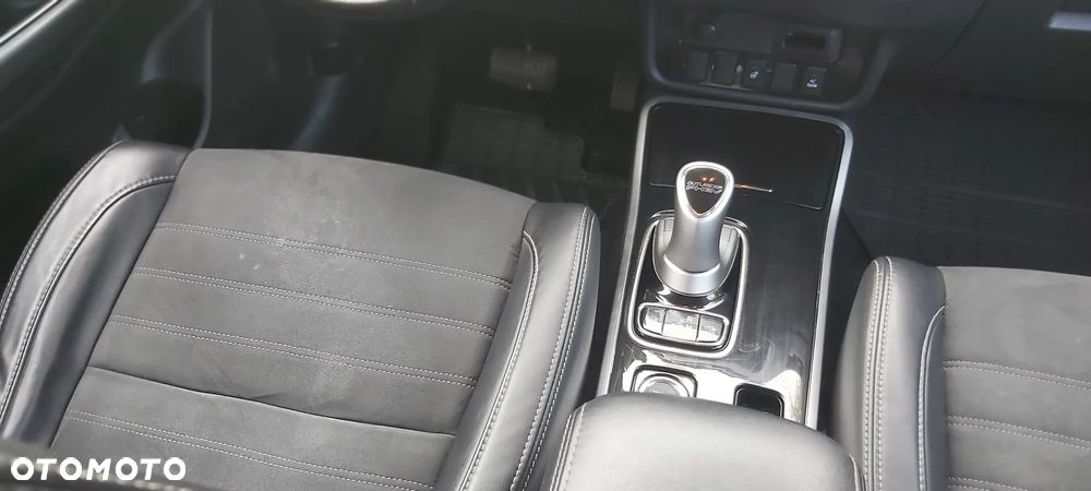 Mitsubishi Outlander - 13