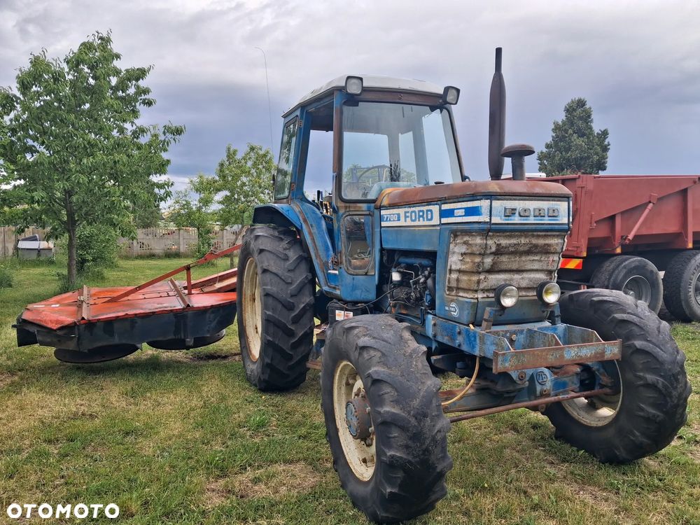 Ford 7700 -7710 - 2
