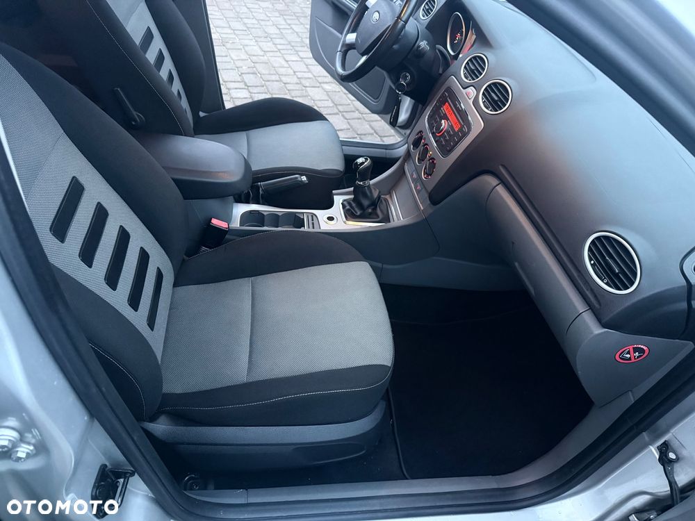 Ford Focus 1.6 16V Connection - 24