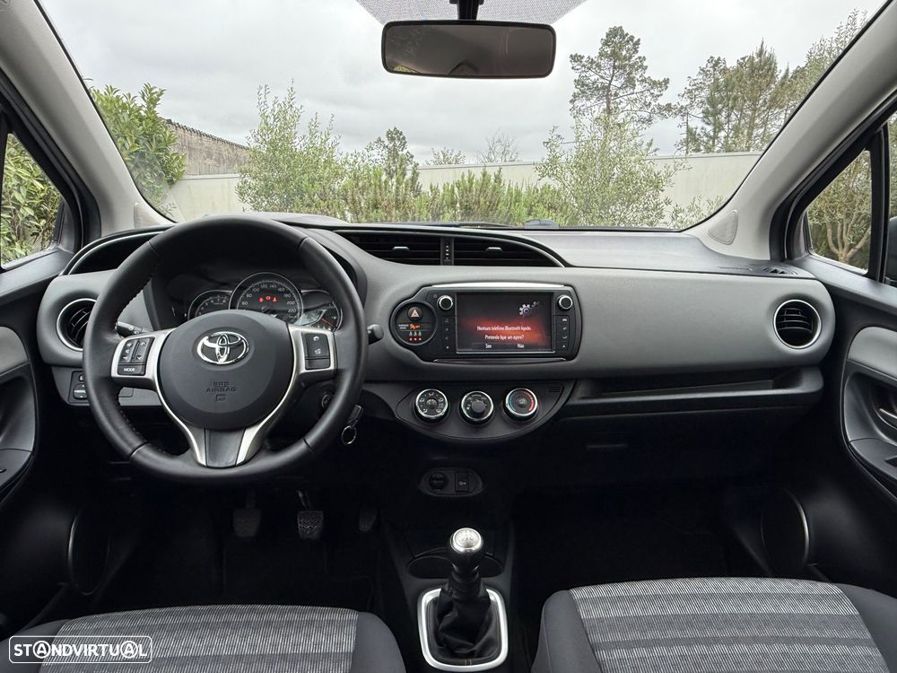 Toyota Yaris 1.0 VVT-i Comfort c/ Design-Pack - 30