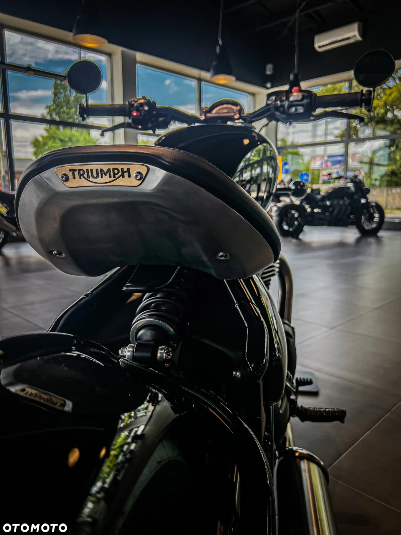 Triumph Bonneville Bobber - 6