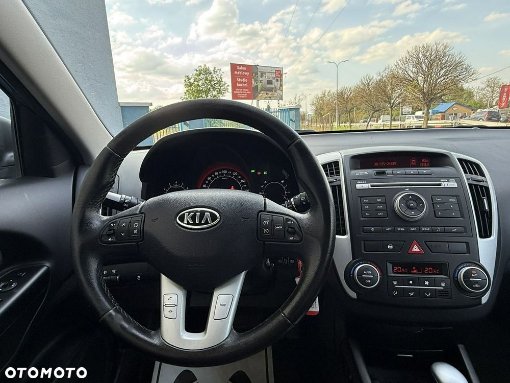 Kia Ceed - 8