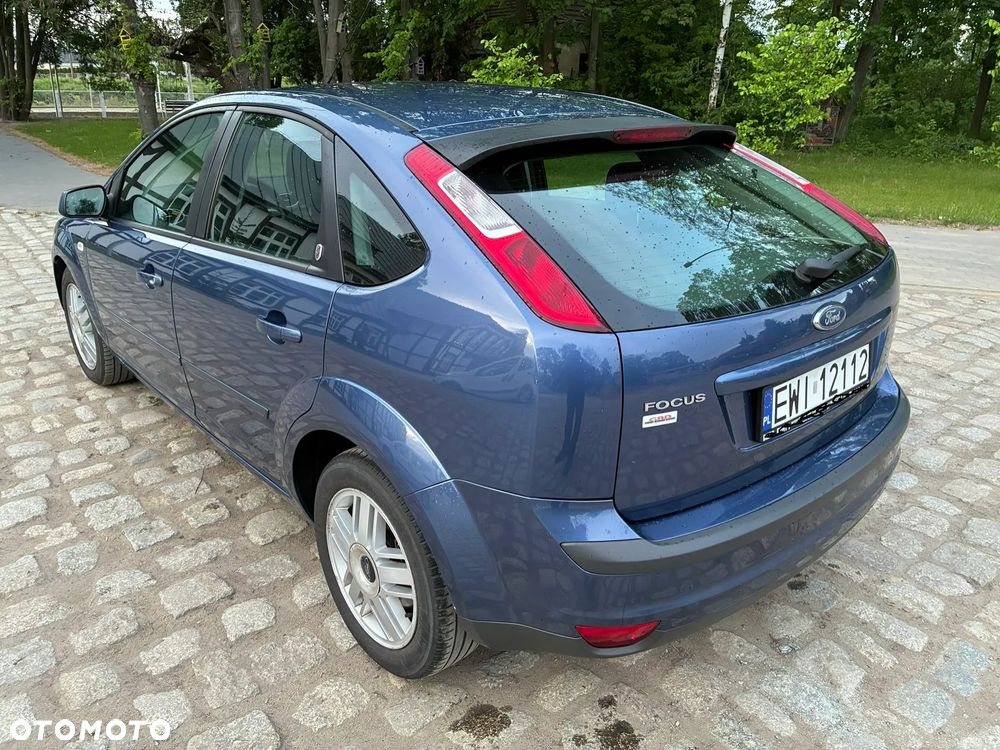 Ford Focus 2.0 Ghia - 11