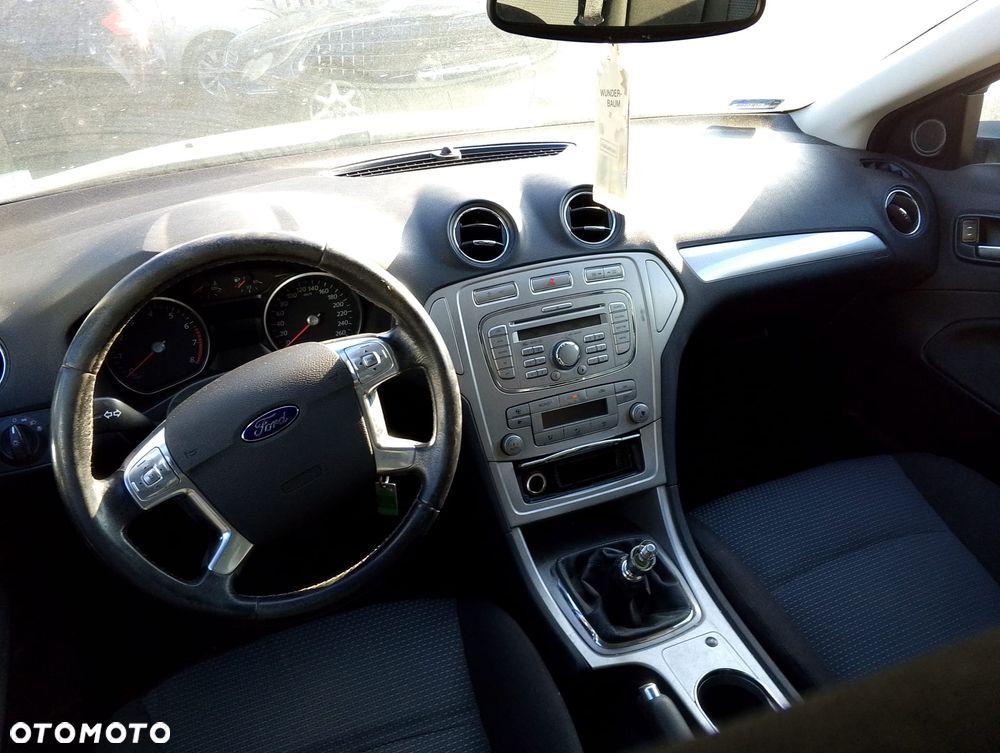 Ford Mondeo mk4 (07-10r.) 2.5 T 220KM. Silnik C25KDTD Skrzynia M66 lakier C6 – Sea Grey (metallic).Cały na części. GWARANCJA !!!  Przód Tył Zestaw Komplet Drzwi Klapa Zderzak Błotnik Maska Grill Atrapa Szyba Pas Lampa Lusterko Boczki Fotel Kanapa Kokpit Deska Rozdzielcza Przełącznik Włącznik Sterownik Przewody Wiązka Instalacja Moduł Komputer Czujnik Listwa Pompa Alternator Wtryski Głowica Rozrusznik Kompresor Sprzęgło Dwumas Silnik Skrzynia ABS Klimatyzacji Paliwa Wspomagania Kolektor Turbina Przepustnica Zawór Chłodnica Koło Hak Belka Sanki Zawieszenie Mcpherson Półoś Amortyzator Wydech Tłumik Zacisk Most - 6
