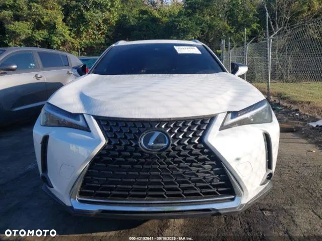 Lexus UX - 7
