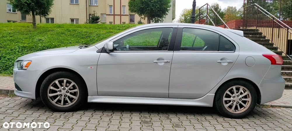 Mitsubishi Lancer 1.6 Invite - 2