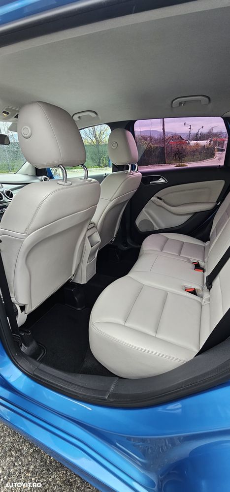 Mercedes-Benz B - 11