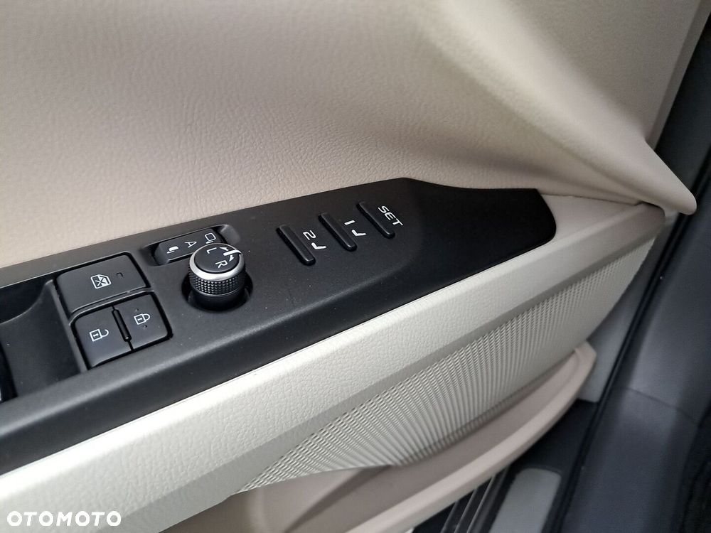 Toyota Camry 2.5 Hybrid Executive CVT - 17