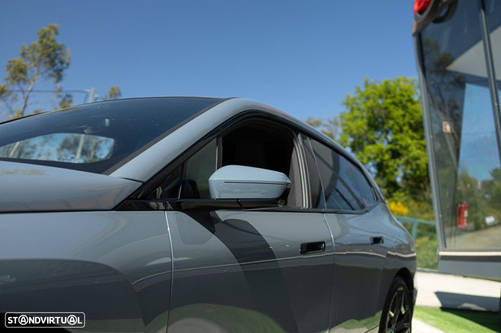 BMW iX xDrive 40 Pack Desportivo - 49