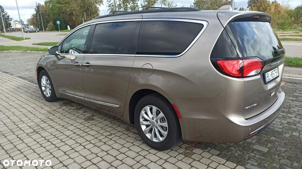 Chrysler Pacifica - 3
