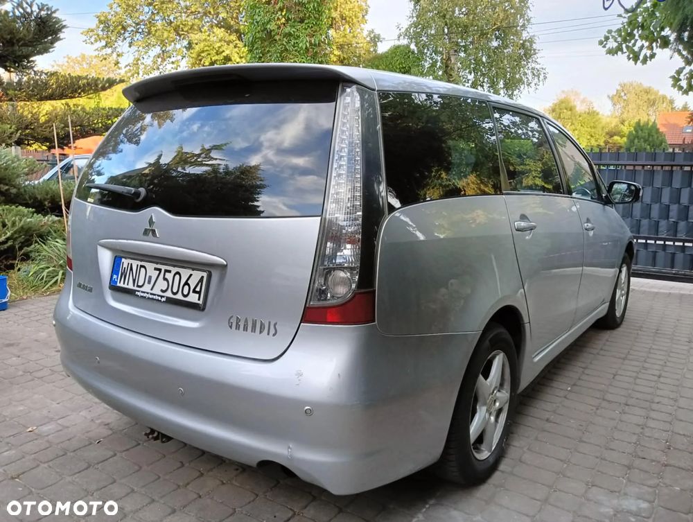 Mitsubishi Grandis 2.0 DI-D 6-Sitzer Intense - 6
