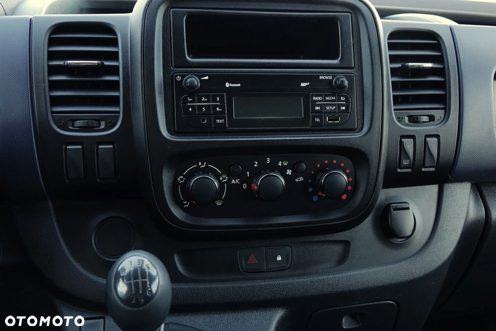 Opel Vivaro 3-osobowy L1H1 bardzo ładny - 13