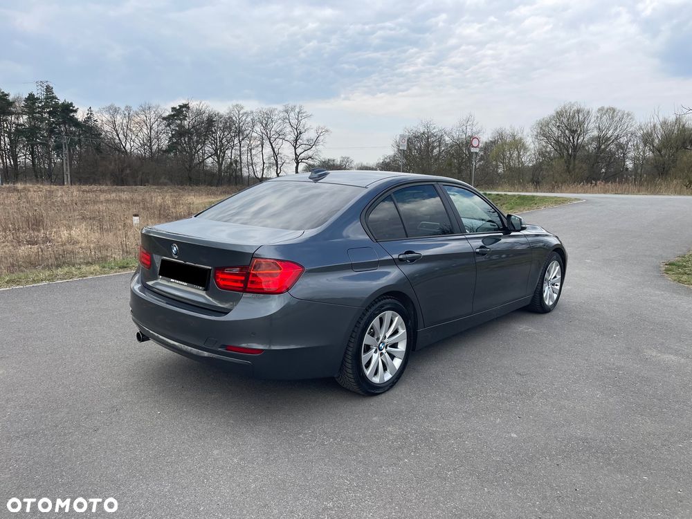 BMW Seria 3 320i - 5