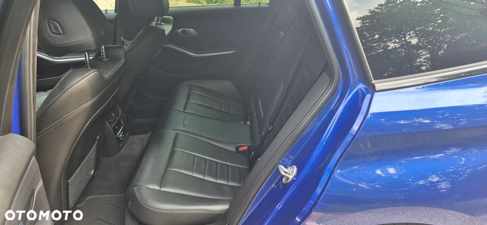 BMW Seria 3 330i M Sport - 12