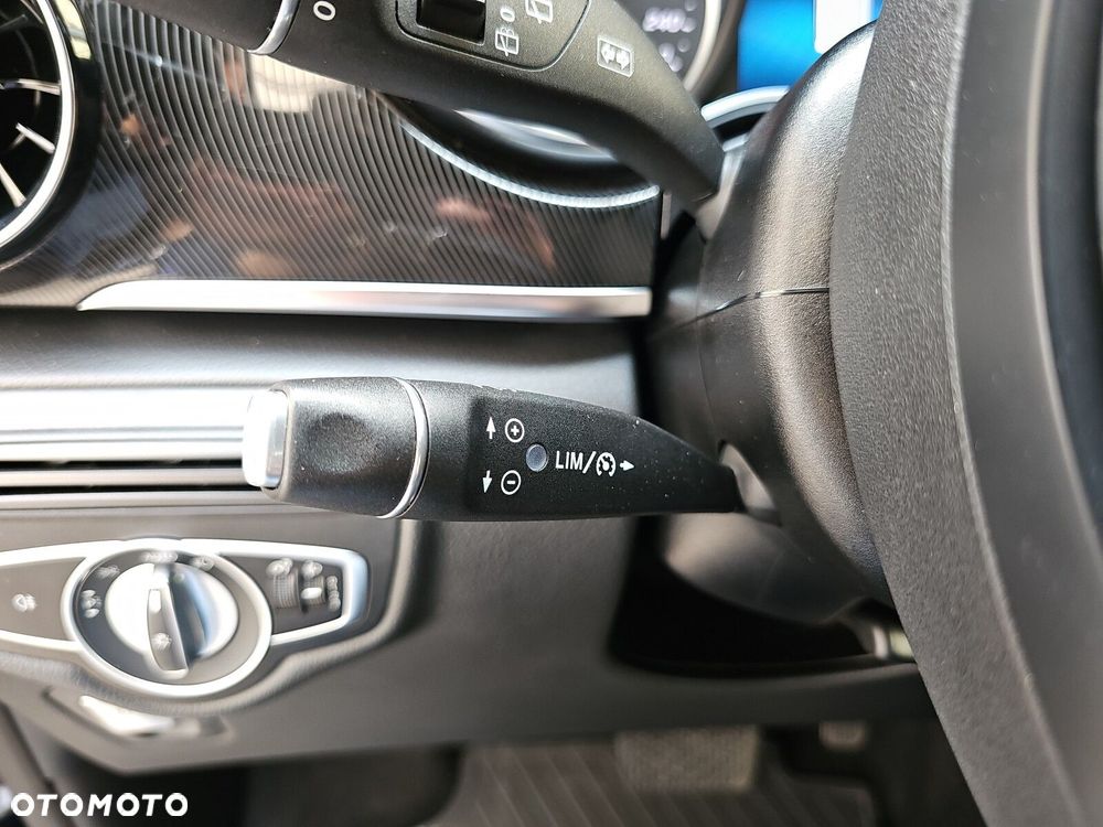 Mercedes-Benz Klasa V - 17