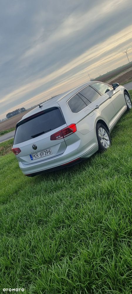 Volkswagen Passat - 4