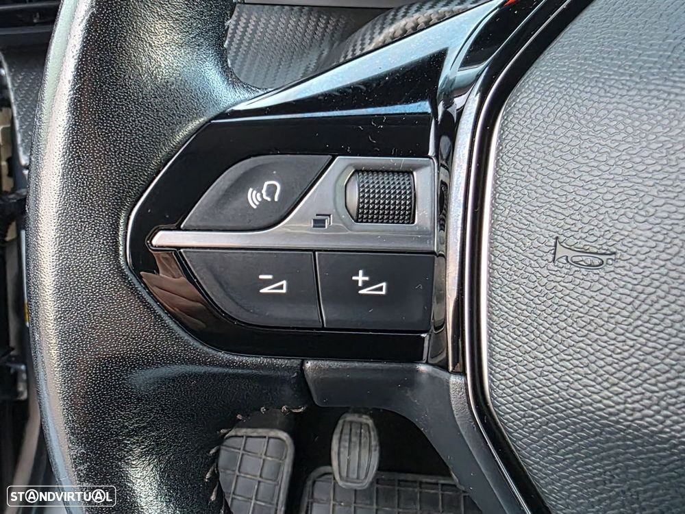 Peugeot 2008 1.2 PureTech Allure - 21