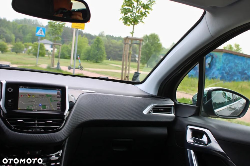 Peugeot 2008 1.6 e-HDi Allure S&S - 26