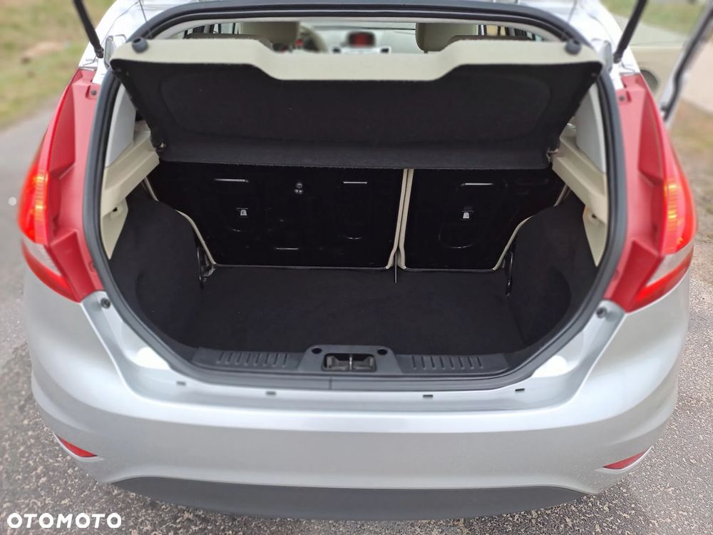 Ford Fiesta 1.4 Ghia - 8