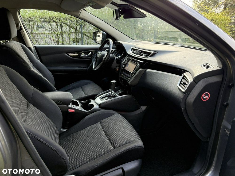 Nissan Qashqai - 25
