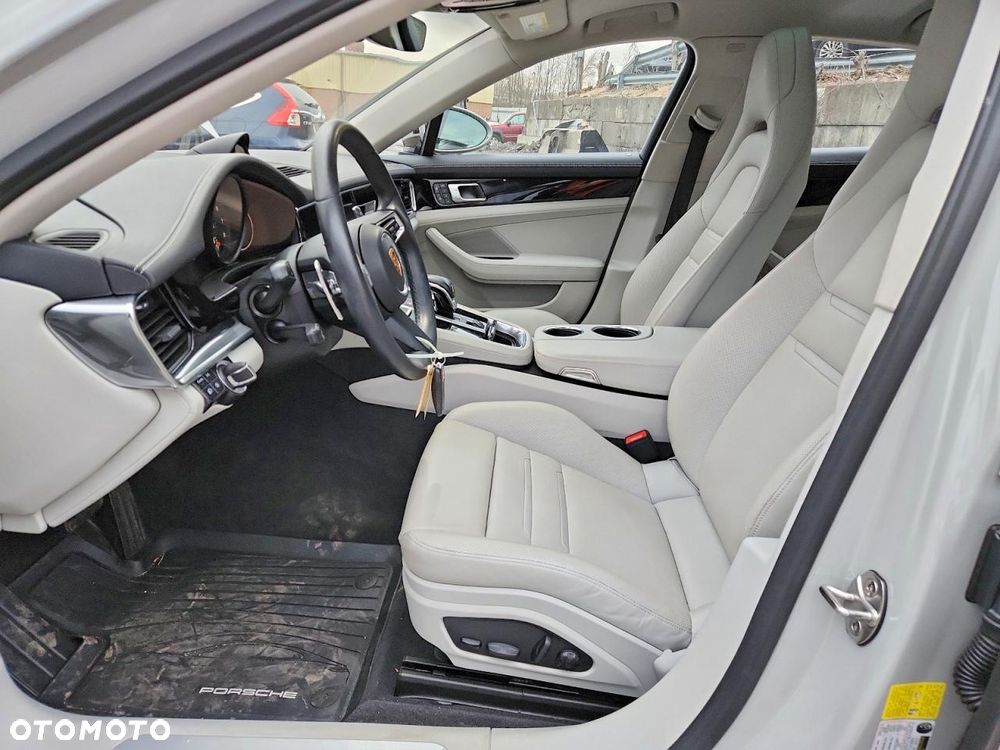 Porsche Panamera - 8