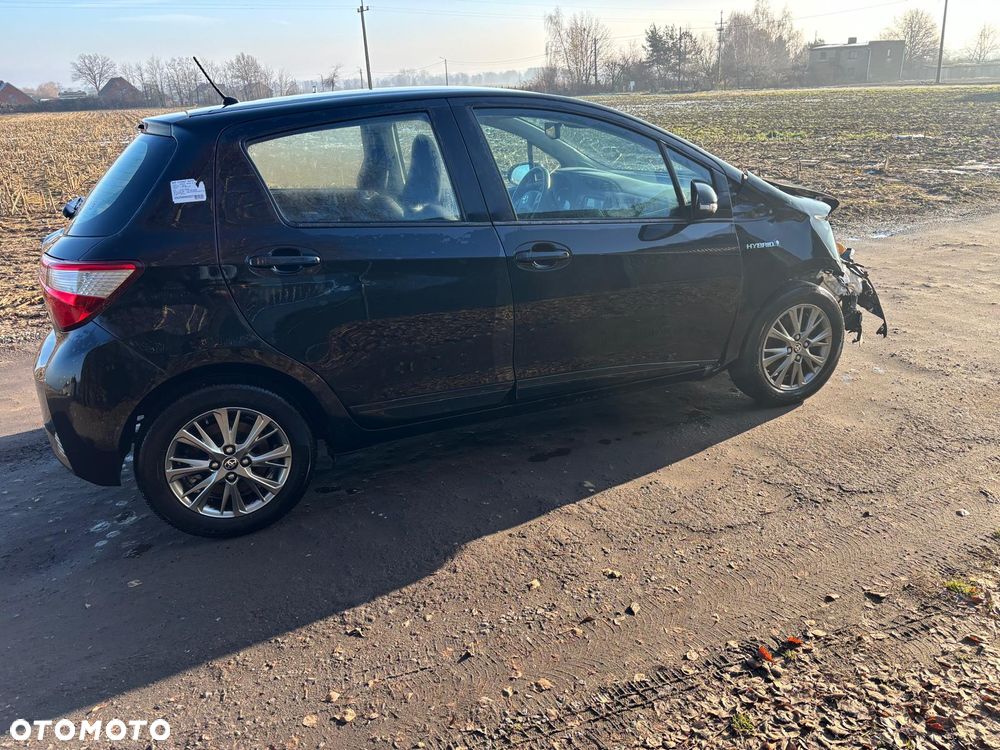 Toyota Yaris Hybrid 100 Dynamic - 13