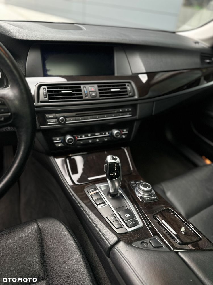 BMW Seria 5 528i xDrive Sport-Aut Luxury Line - 11