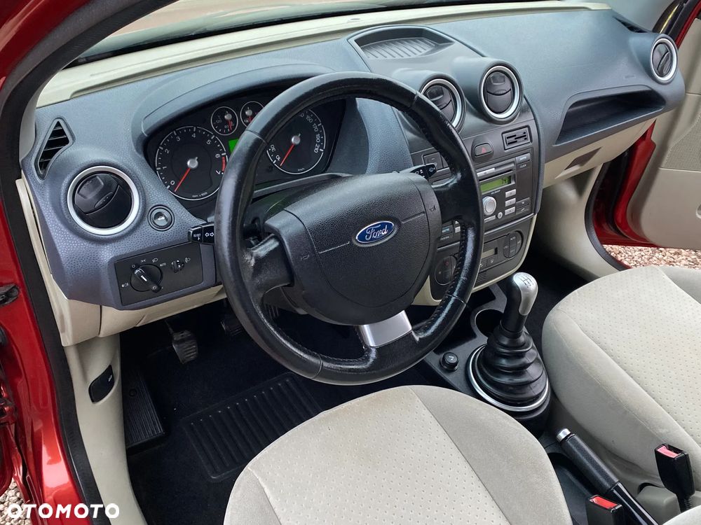 Ford Fiesta 1.4 Ghia - 29