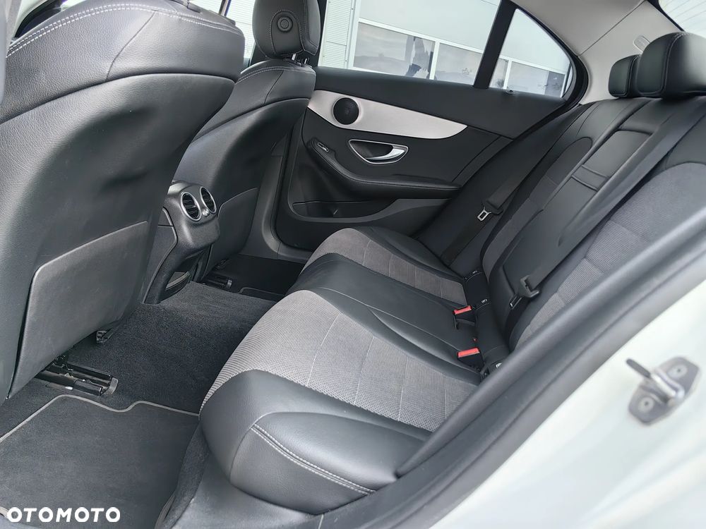 Mercedes-Benz Klasa C 220 d 4MATIC 9G-TRONIC - 9