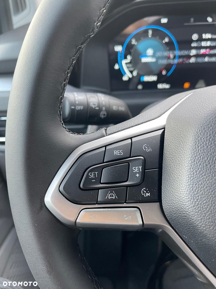 Volkswagen Caravelle - 24