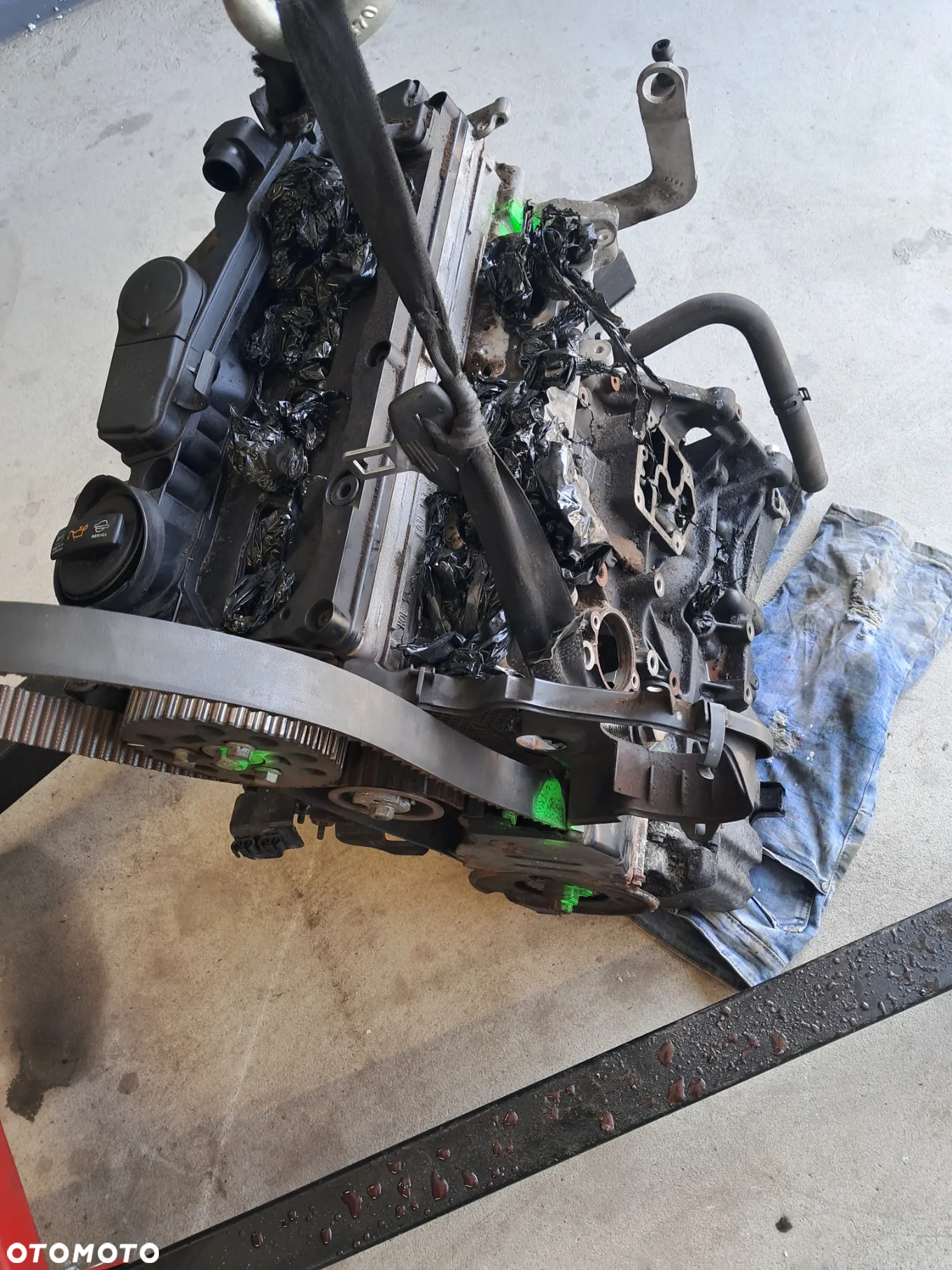 Silnik Słupek 2.0TDI CAG CAGA Exeo Common-Rail - 2