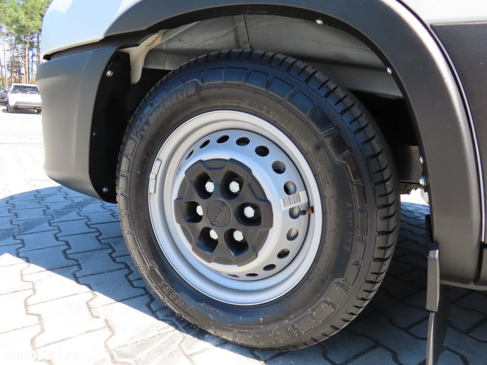 Iveco Daily 35S18 3.0 HPI 180 KM POWER Furgon Blaszak XXL 4.70 CM MAXI LONG Wysokość H2 1900 mm WZMACNIANE ZAWIESZENIE 968 Kg Ładowność HAK 3500 Kg Rozstaw Osi 4100 mm DMC 3500 Kg, WZMACNIANY Stan NOWY NIE UŻYWANY OKAZJA DOSTEPNY I GOTOWY - 12